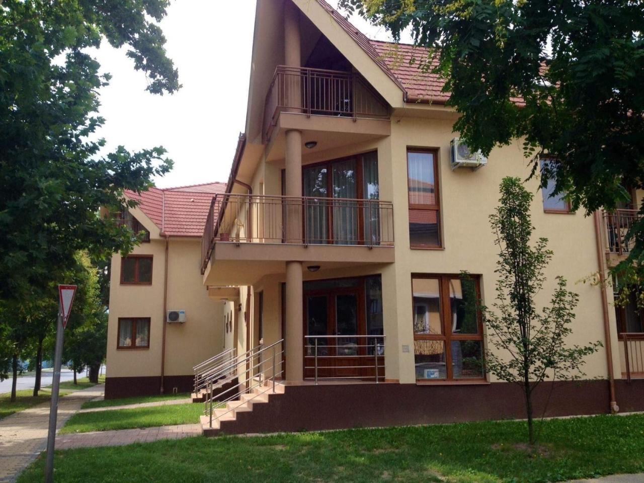 My Home Apartman Hajduszoboszlo Ngoại thất bức ảnh